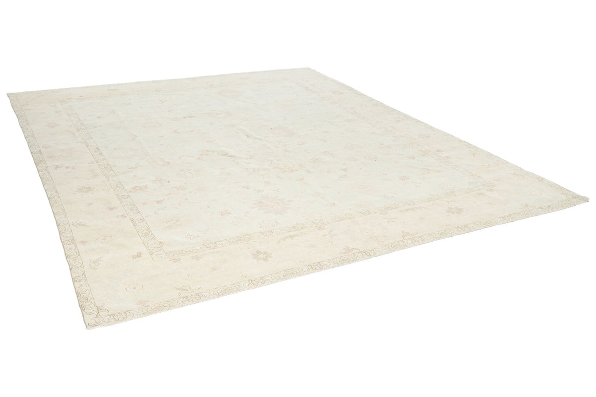 9x11 Ivory and Gold Turkish Traditional Rug