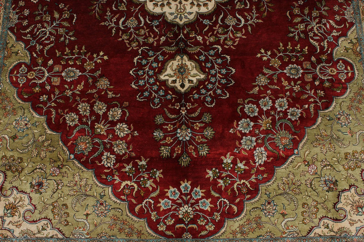 6x9 Ivory and Red Turkish Anatolian Rug