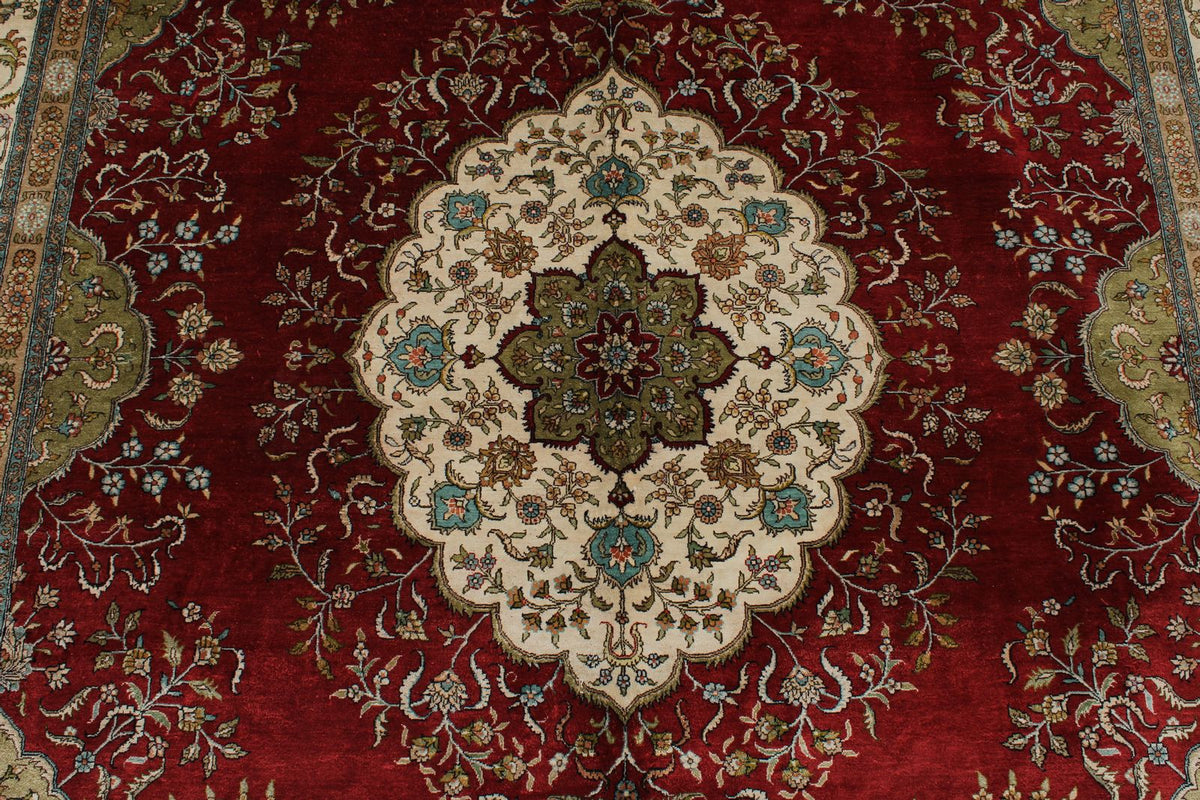 6x9 Ivory and Red Turkish Anatolian Rug