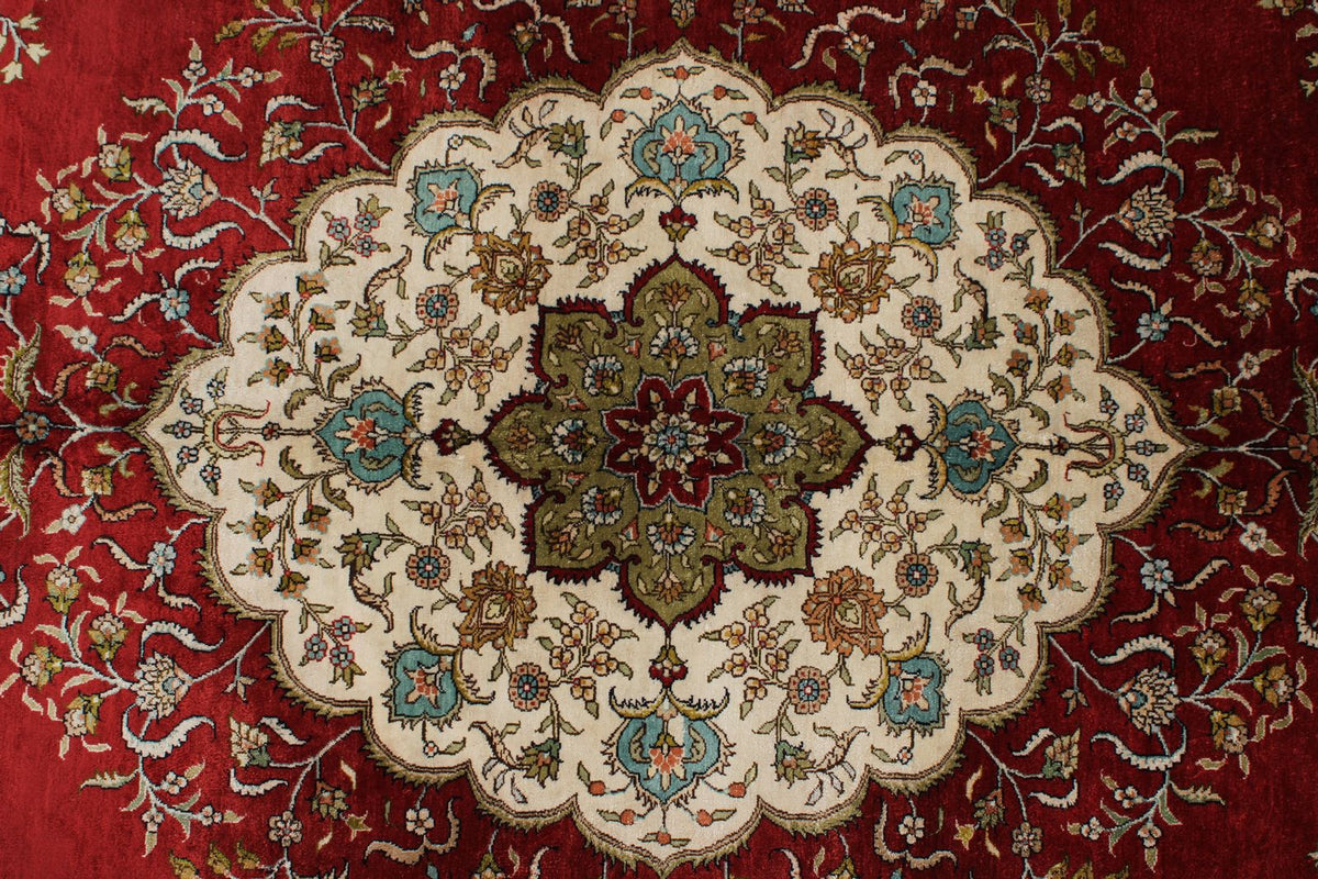 6x9 Ivory and Red Turkish Anatolian Rug