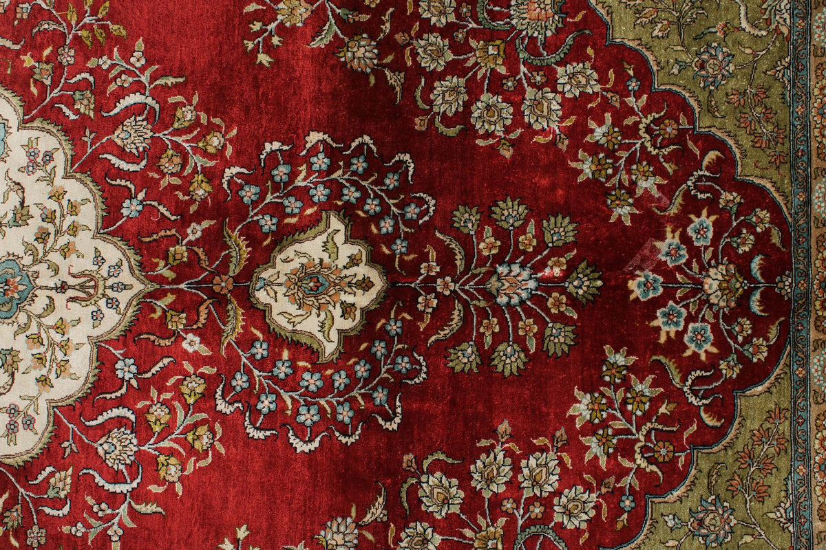 6x9 Ivory and Red Turkish Anatolian Rug