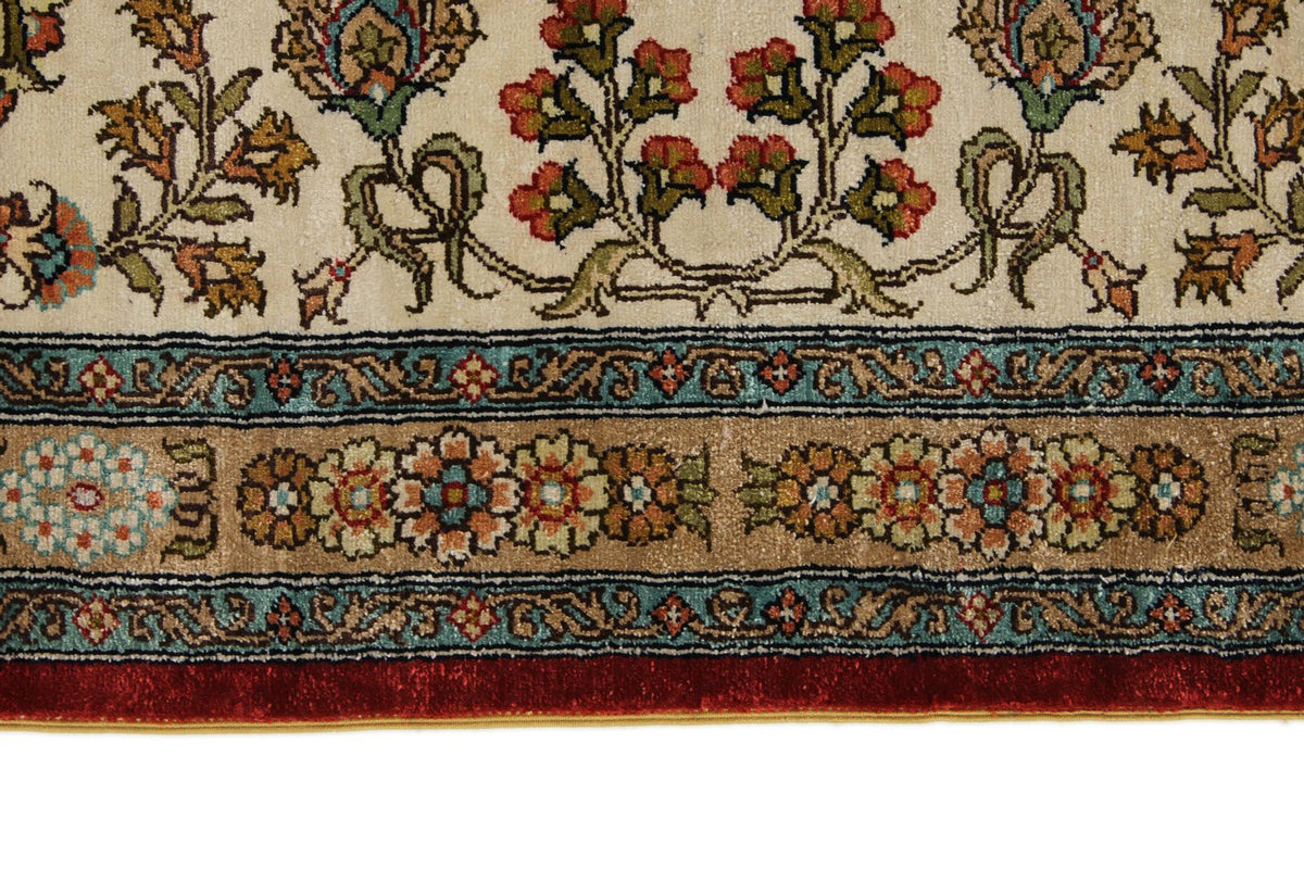 6x9 Ivory and Red Turkish Anatolian Rug