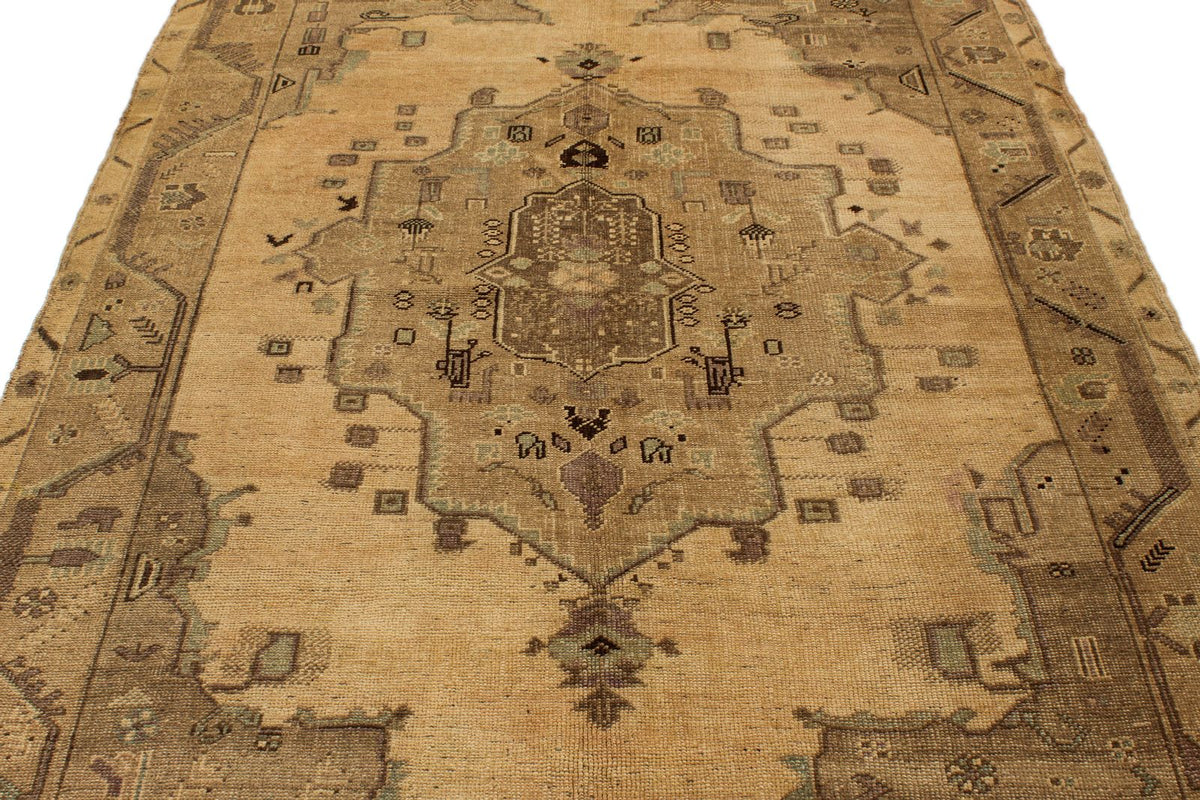 5x9 Ivory and Gray Turkish Tribal Rug