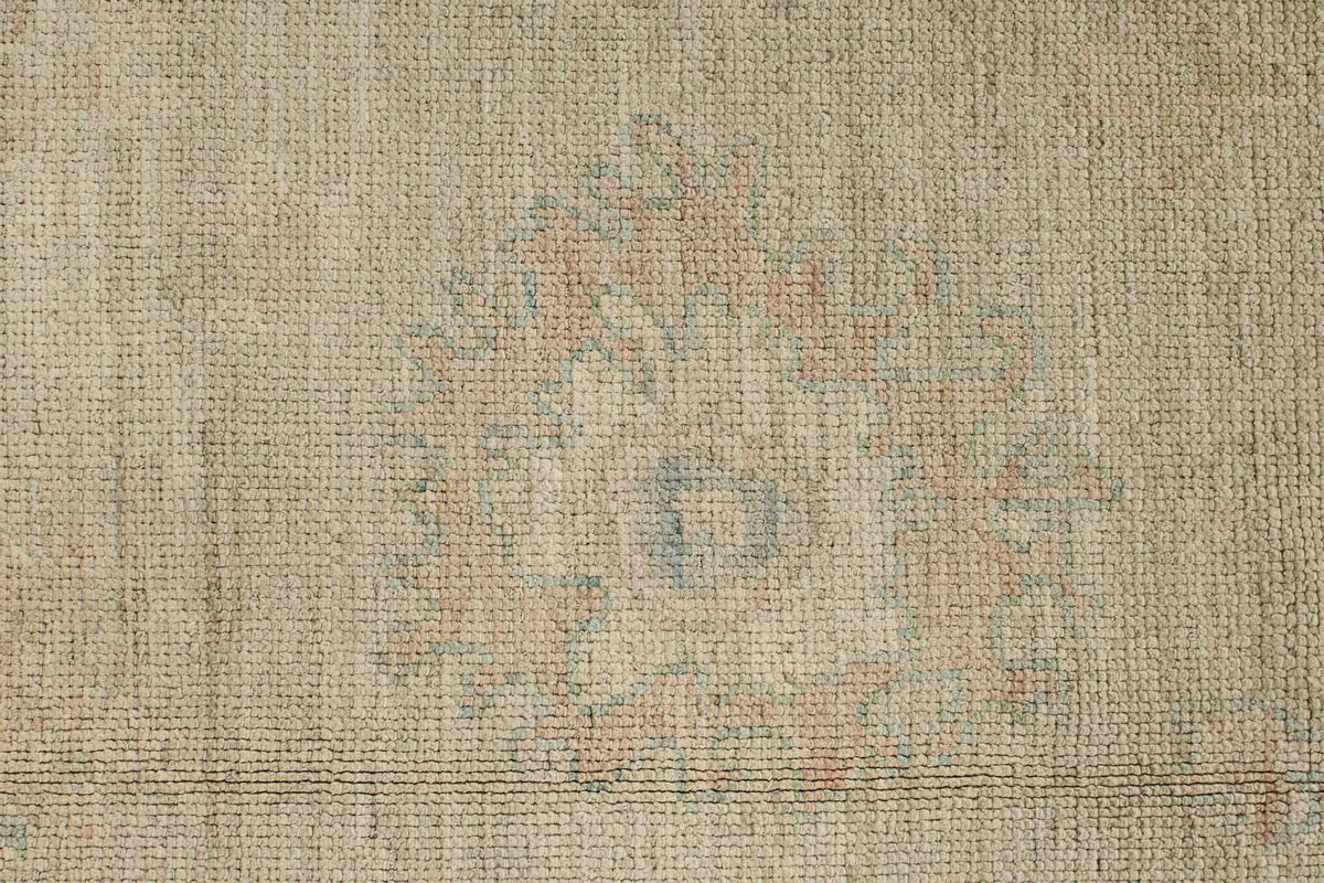 5x7 Ivory and Blue Turkish Oushak Rug