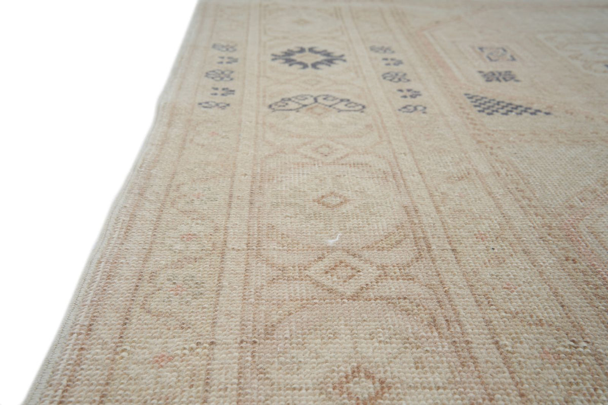 5x7 Ivory and Multicolor Turkish Traditional Rug