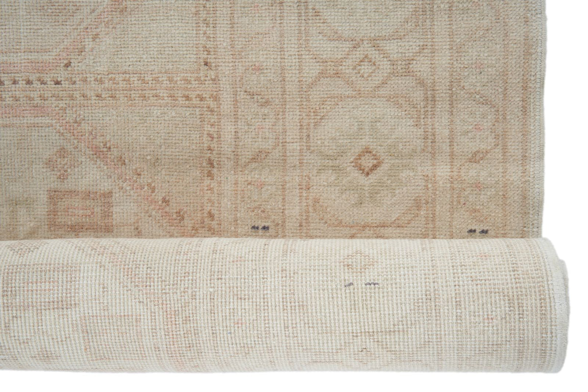 5x7 Ivory and Multicolor Turkish Traditional Rug
