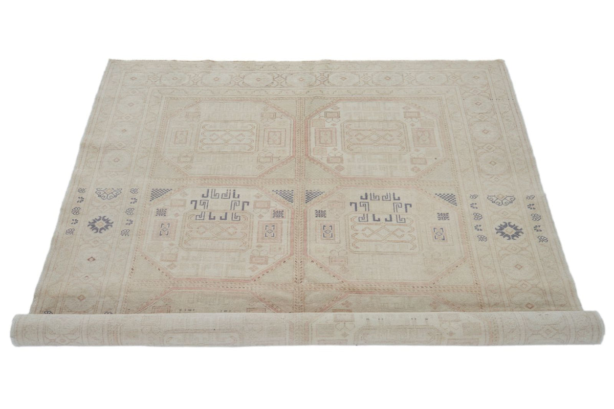 5x7 Ivory and Multicolor Turkish Traditional Rug