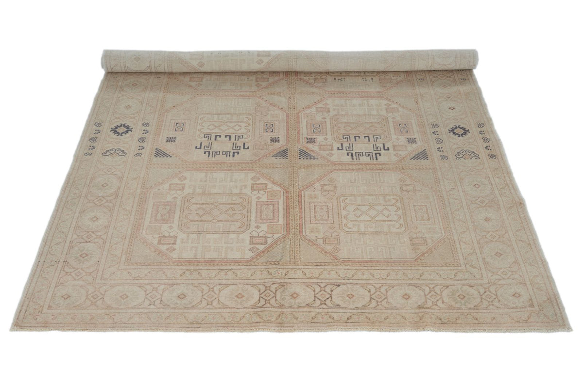 5x7 Ivory and Multicolor Turkish Traditional Rug