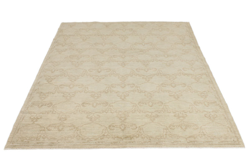 5x7 Ivory and Beige Persian Rug