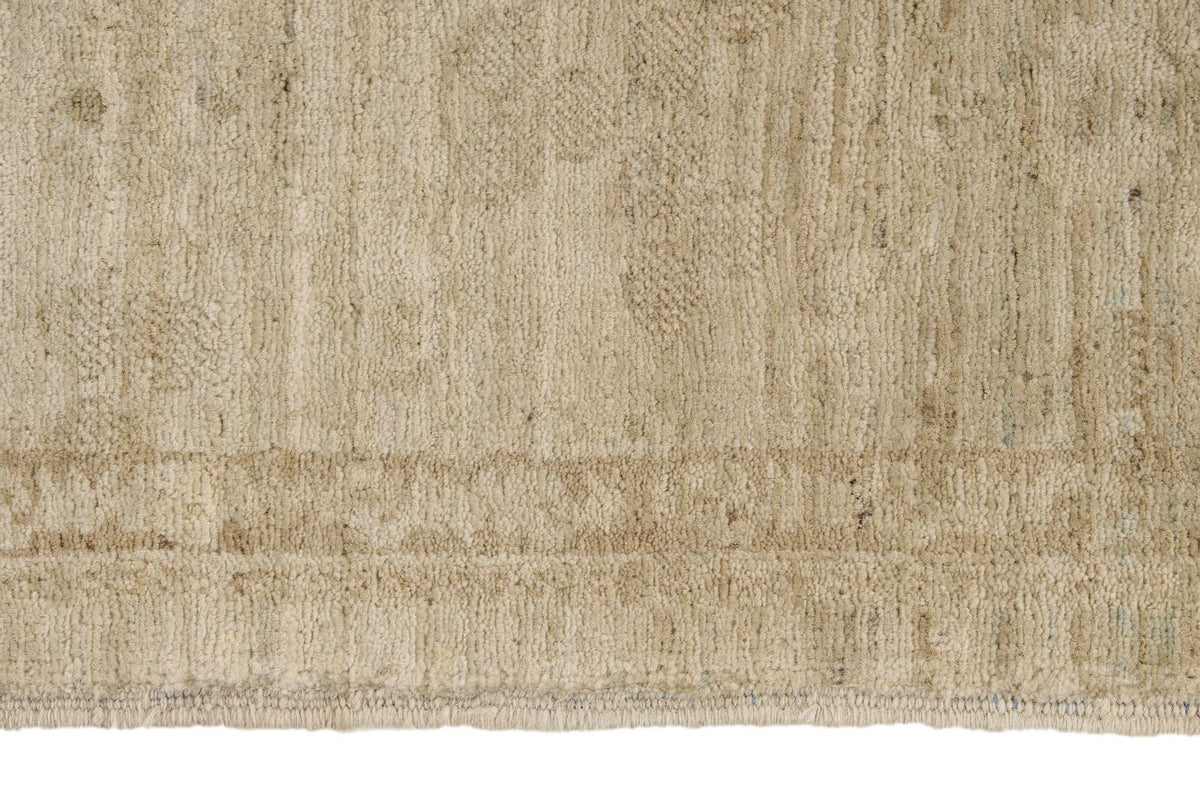 5x7 Ivory and Beige Persian Rug