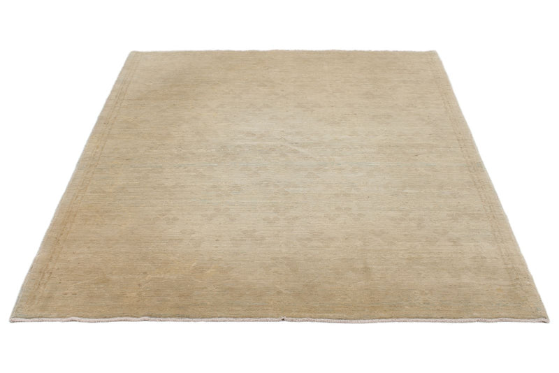 5x7 Ivory and Beige Persian Rug