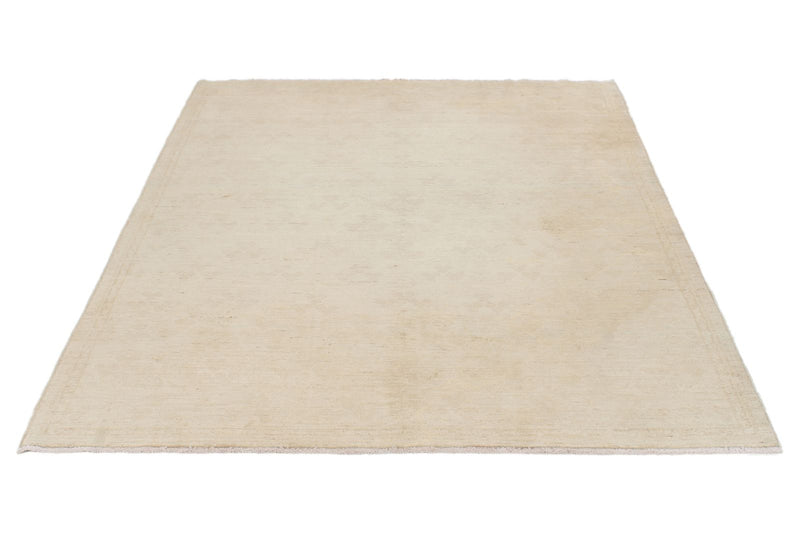 5x7 Ivory and Beige Persian Rug