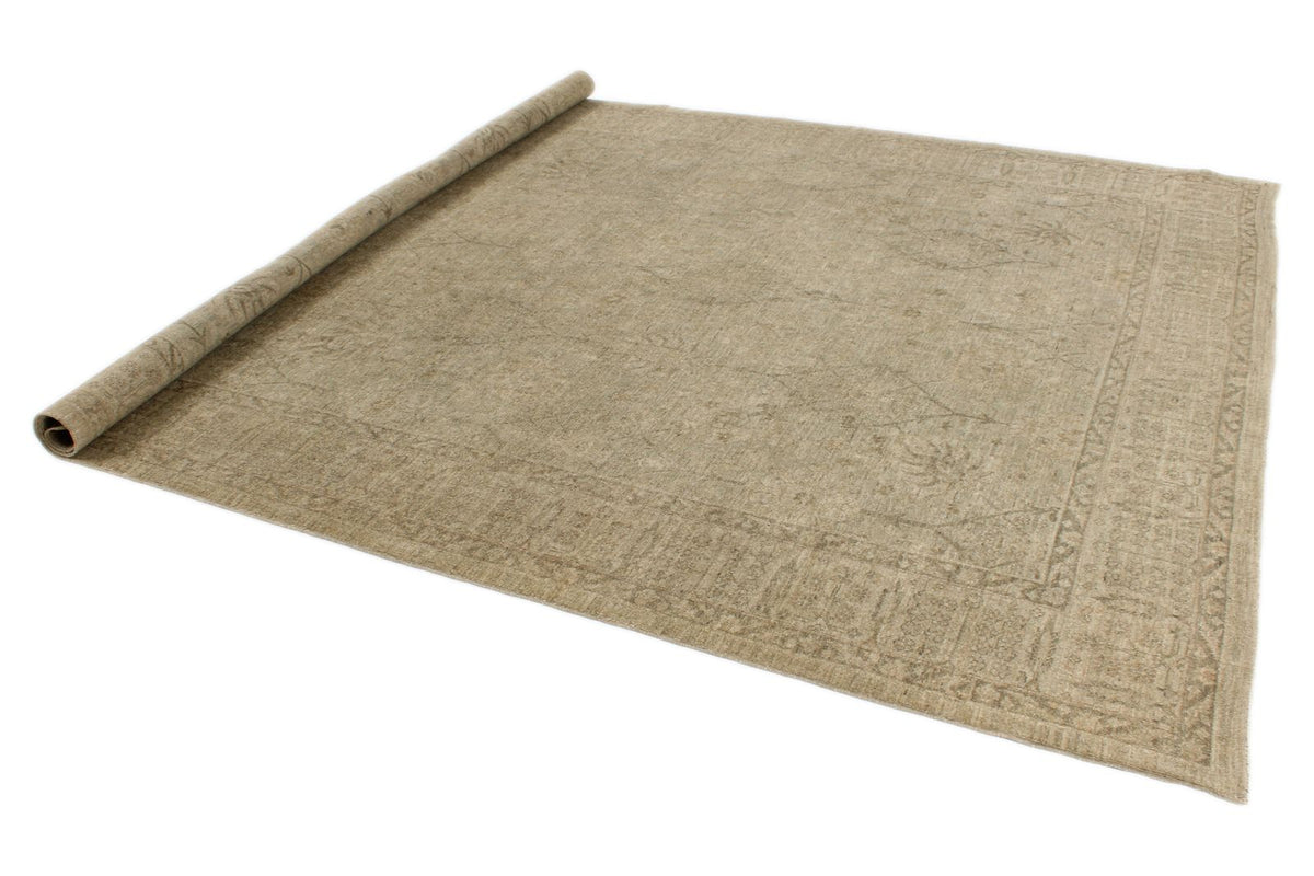 8x10 Brown and Ivory Turkish Oushak Rug