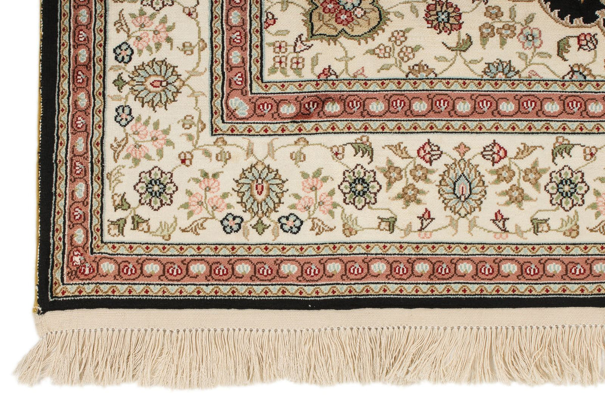 4x6 Black and Ivory Turkish Antep Rug