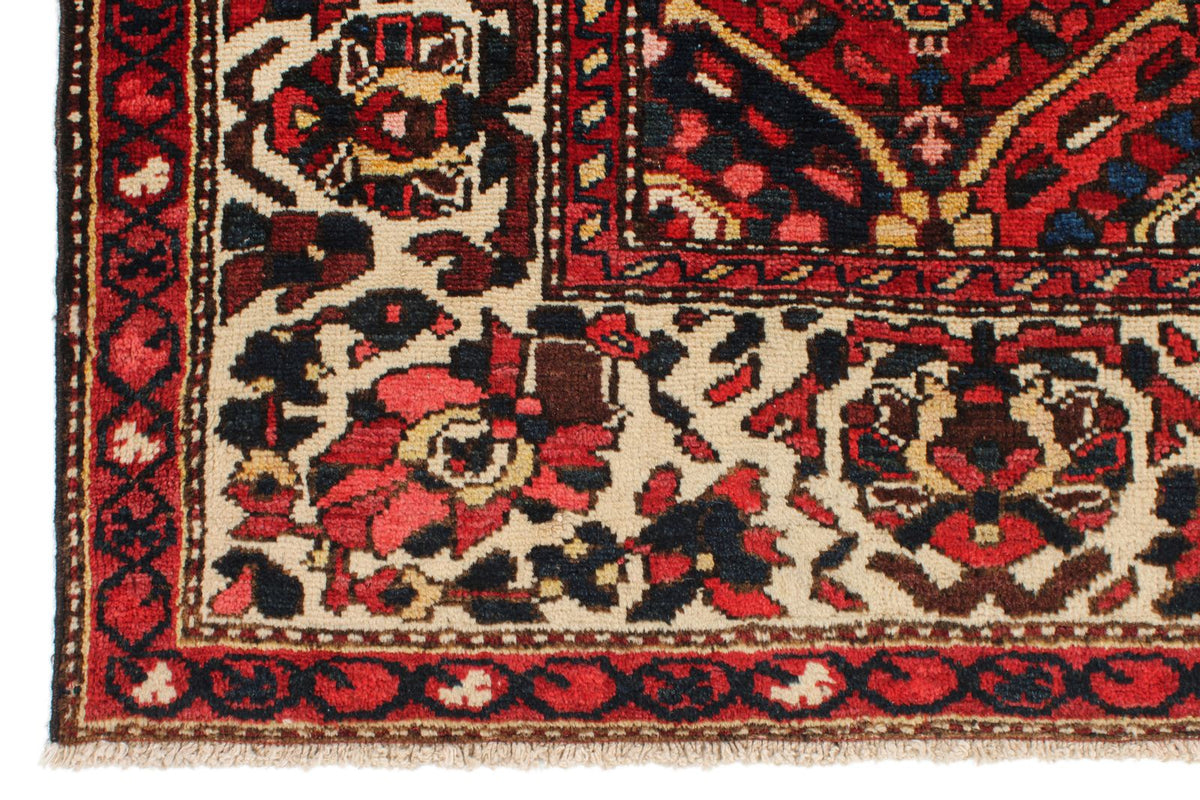 5x7 Ivory and Green Persian Rug