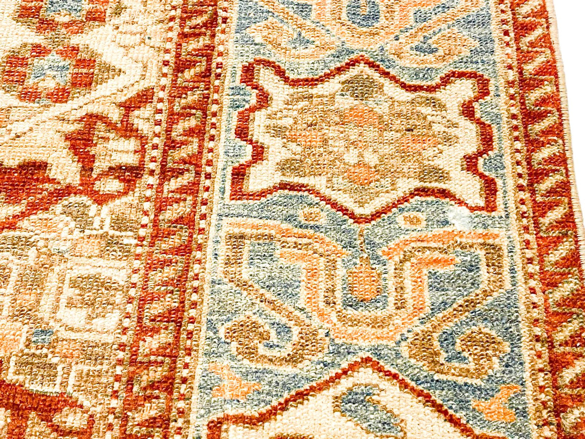 5x7 Ivory and Green Persian Rug