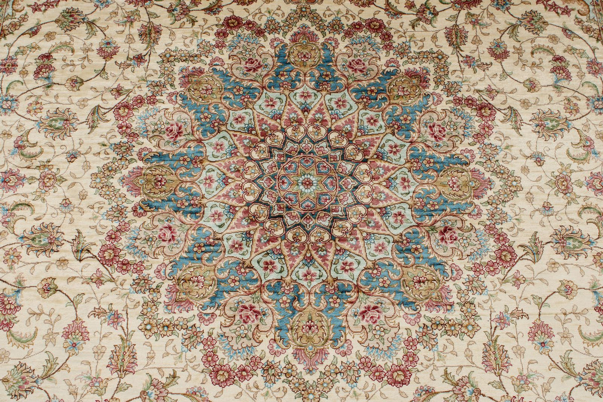 6x9 Ivory and Blue Turkish Silk Rug
