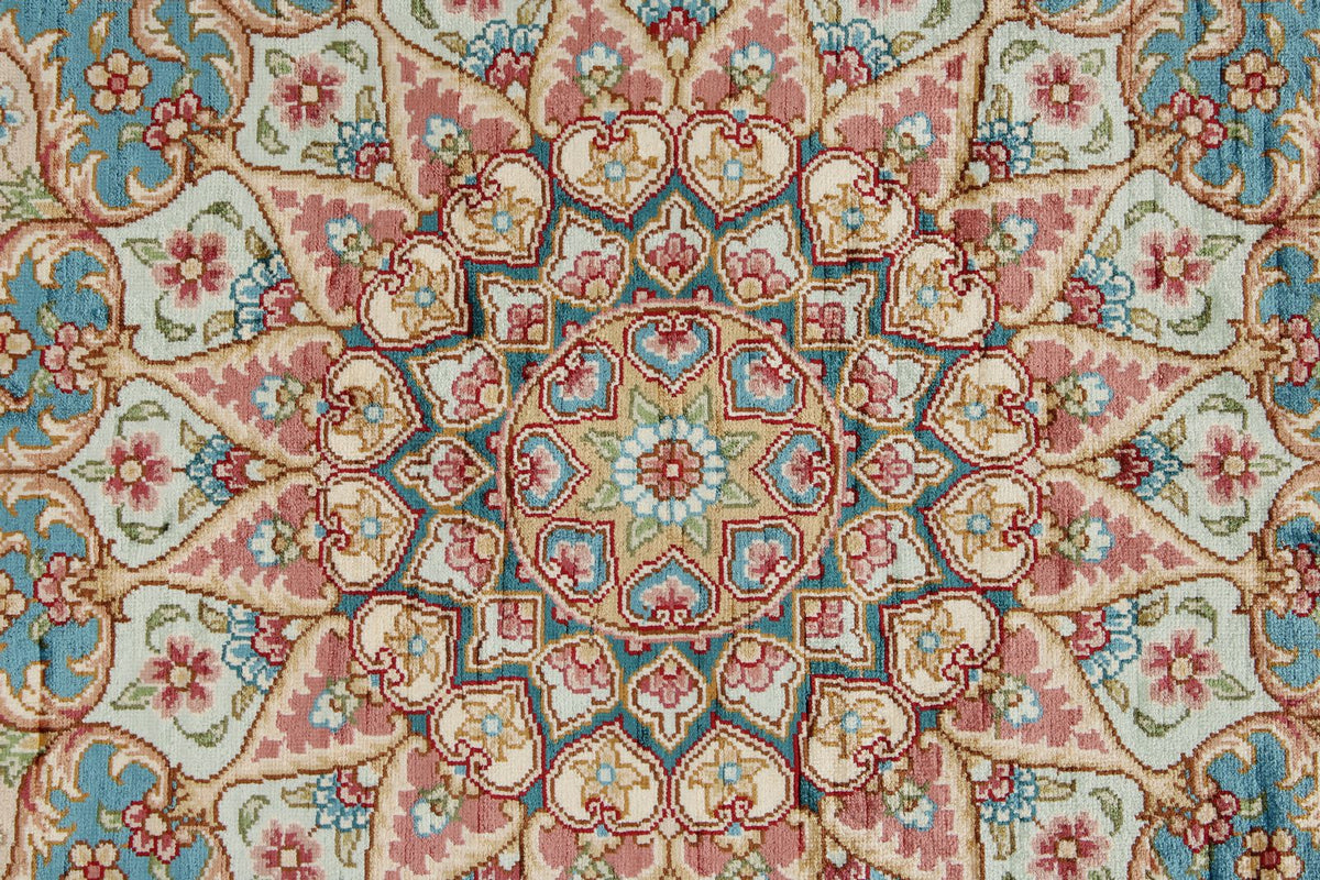 6x9 Ivory and Blue Turkish Silk Rug