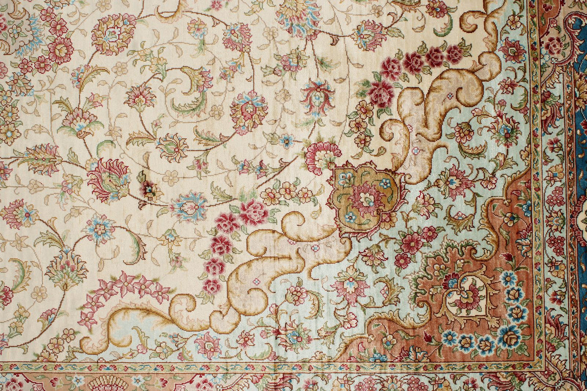 6x9 Ivory and Blue Turkish Silk Rug