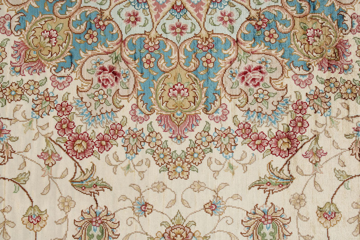 6x9 Ivory and Blue Turkish Silk Rug