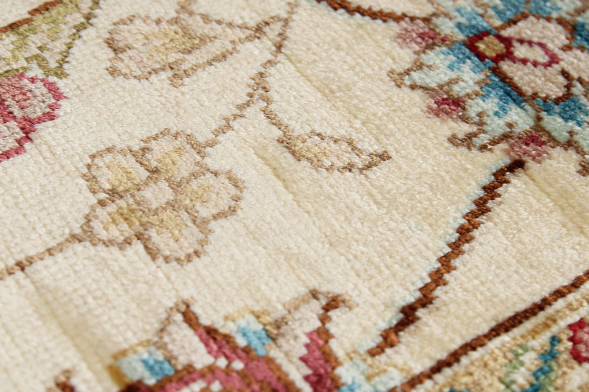 6x9 Ivory and Blue Turkish Silk Rug