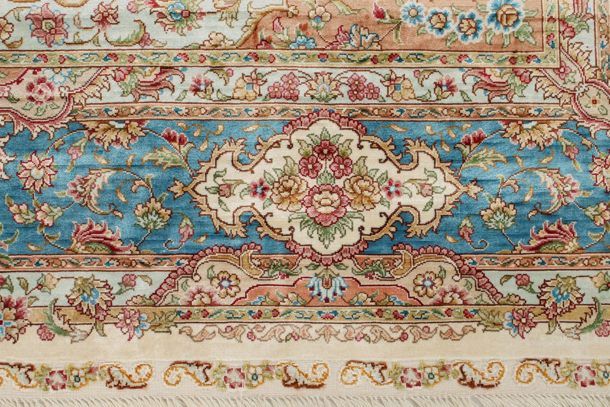 6x9 Ivory and Blue Turkish Silk Rug
