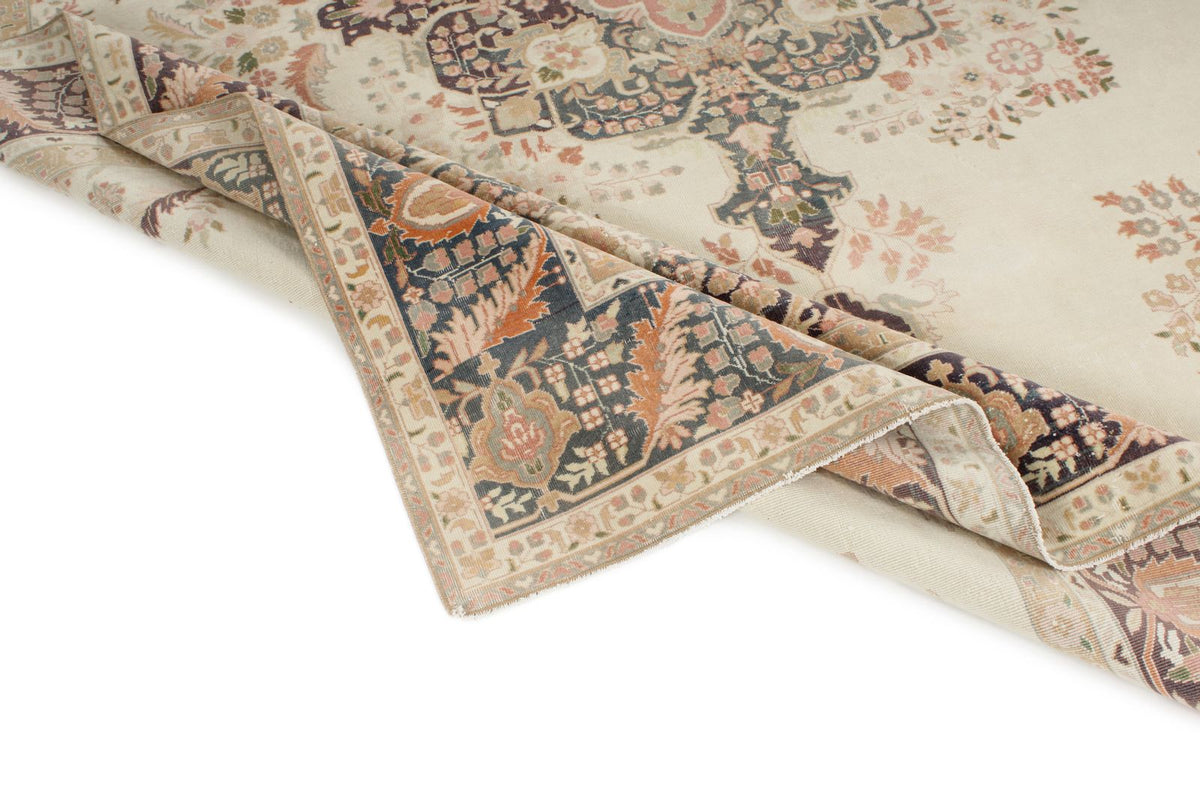 8x10 Off White and Multicolor Turkish Oushak Rug