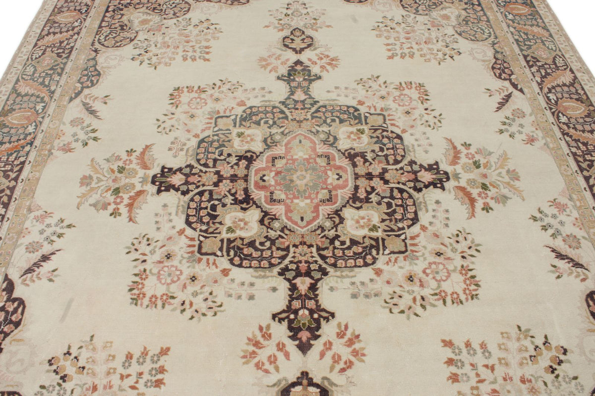 8x10 Off White and Multicolor Turkish Oushak Rug