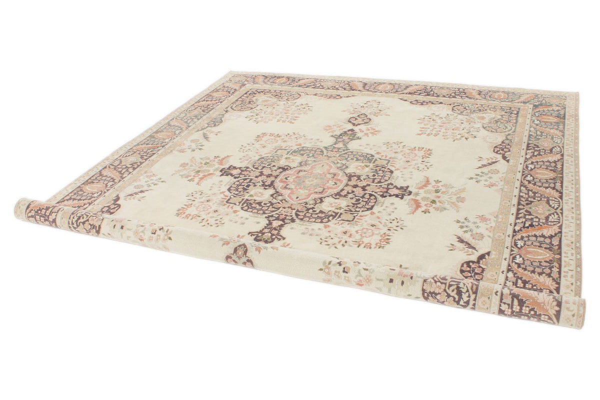 8x10 Off White and Multicolor Turkish Oushak Rug
