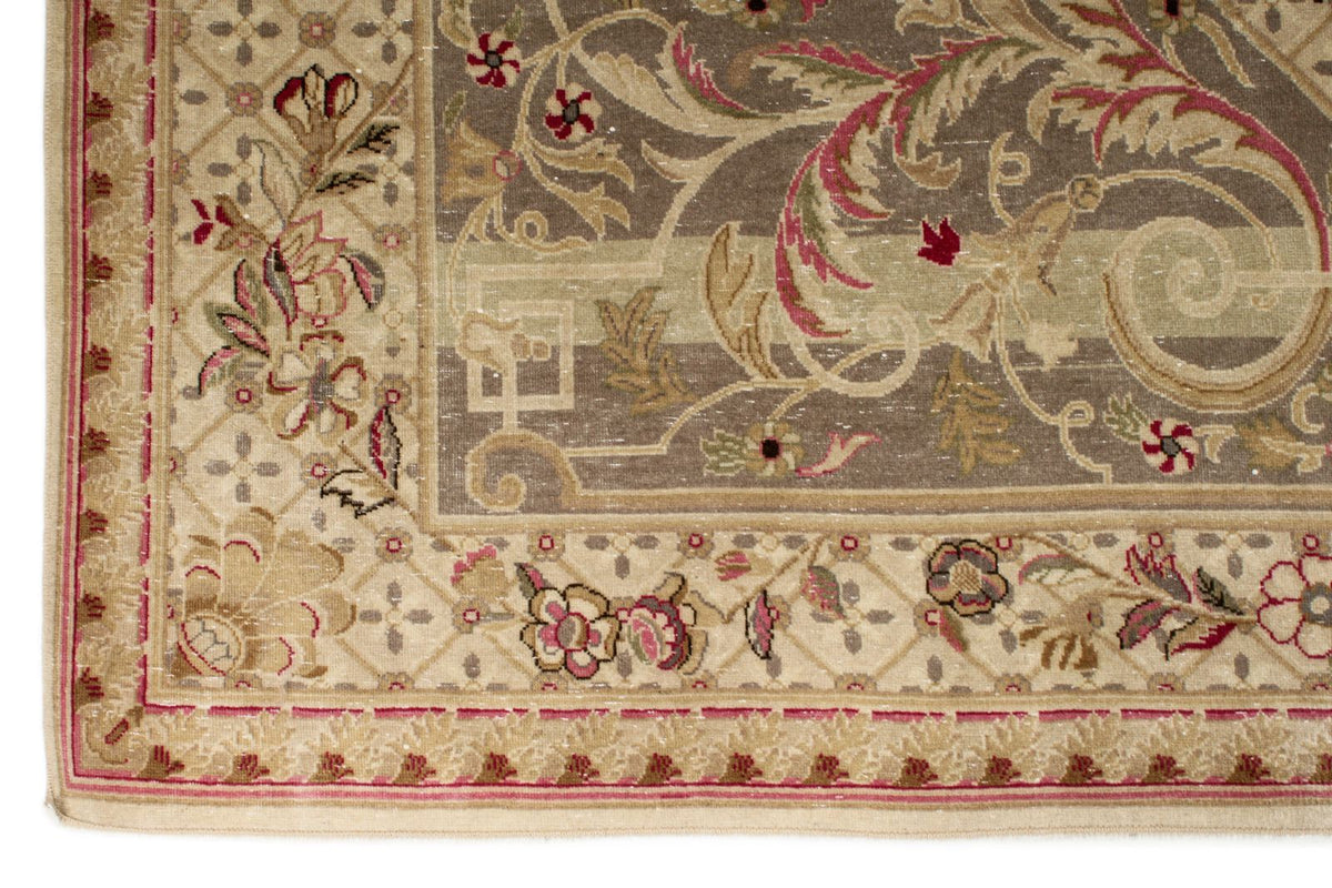 8x10 Ivory and Pink Turkish Traditional Rug