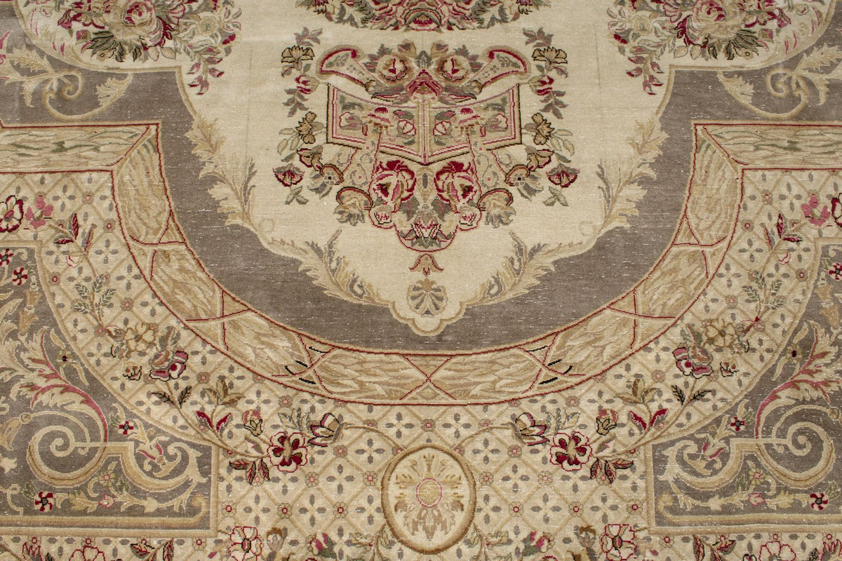8x10 Ivory and Pink Turkish Traditional Rug