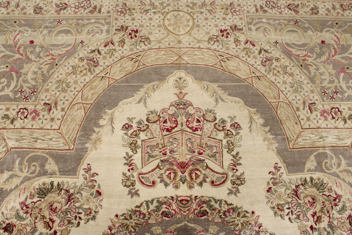 8x10 Ivory and Pink Turkish Traditional Rug