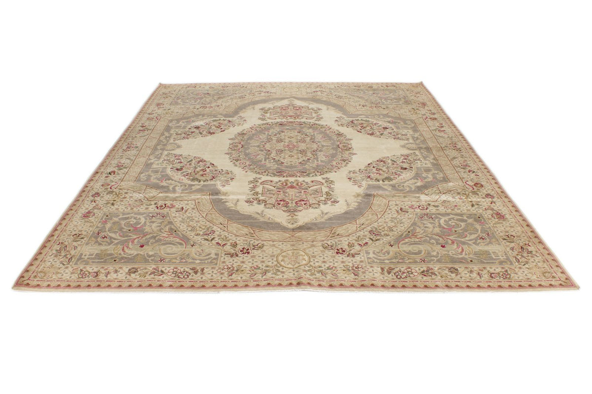 8x10 Ivory and Pink Turkish Traditional Rug