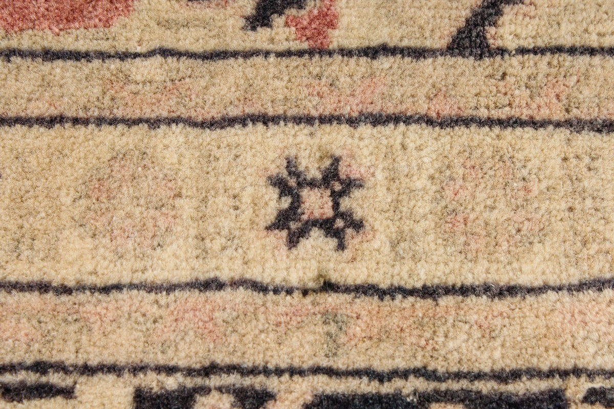 5x7 Beige and Pink Turkish Traditional Rug