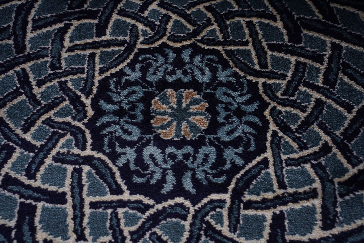 6x8 Black and Ivory Turkish Antep Rug