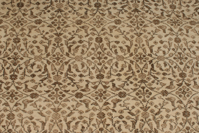 6x9 Ivory and Brown Turkish Traditional Rug