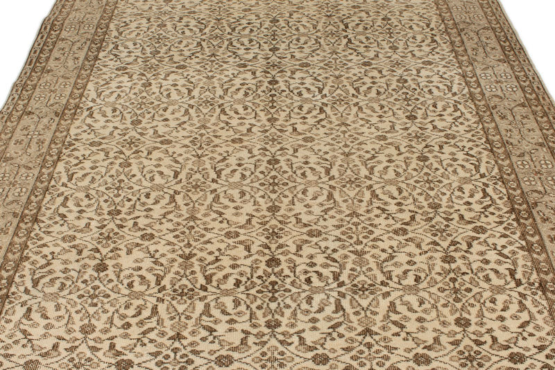 6x9 Ivory and Brown Turkish Traditional Rug