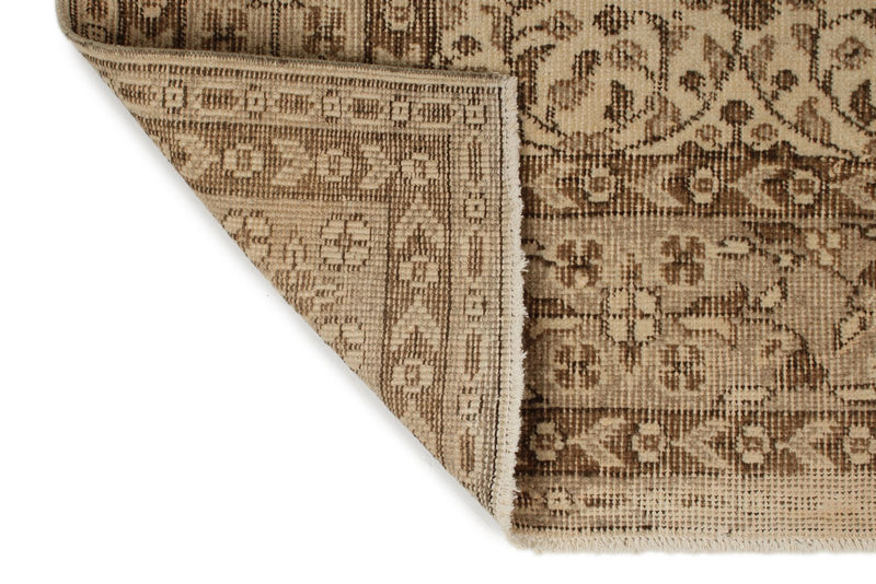 6x9 Ivory and Brown Turkish Traditional Rug