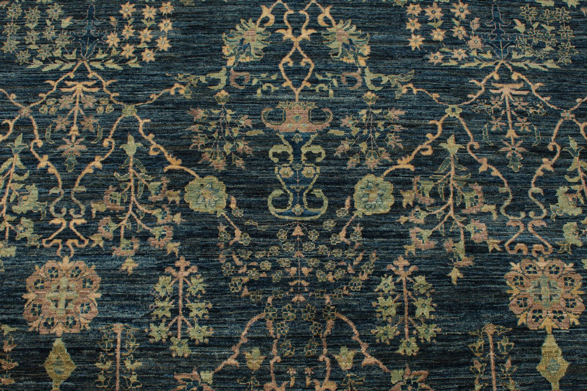 6x9 Blue and Ivory Traditional Rug