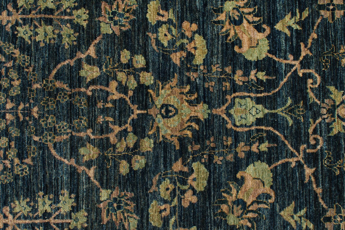 6x9 Blue and Ivory Traditional Rug