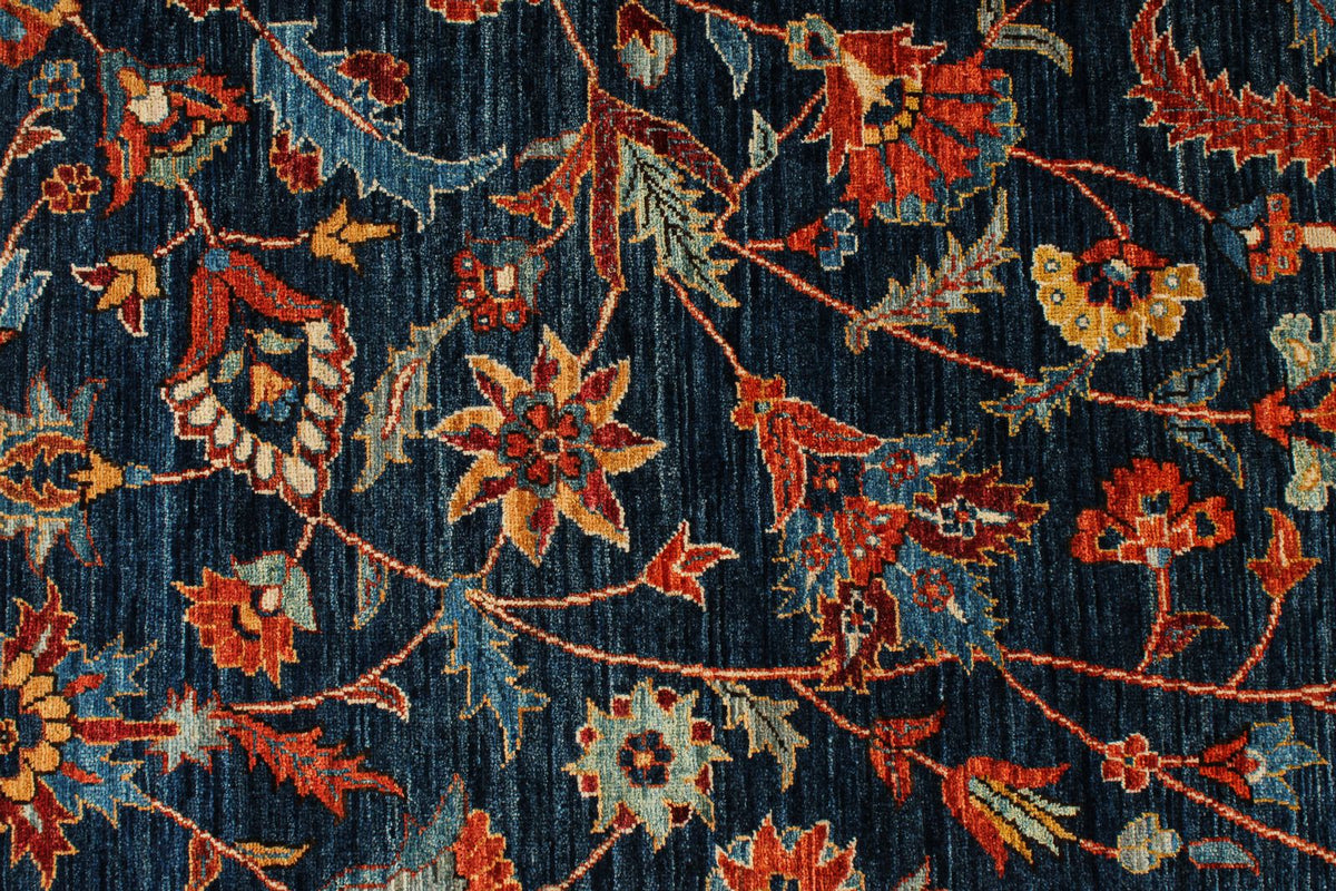 6x9 Navy and Blue Traditional Rug