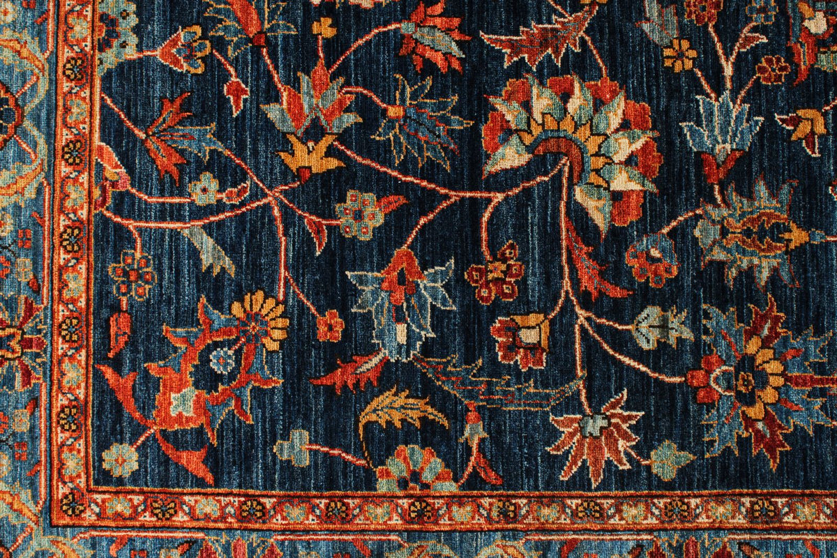 6x9 Navy and Blue Traditional Rug