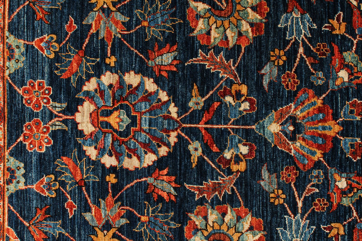6x9 Navy and Blue Traditional Rug