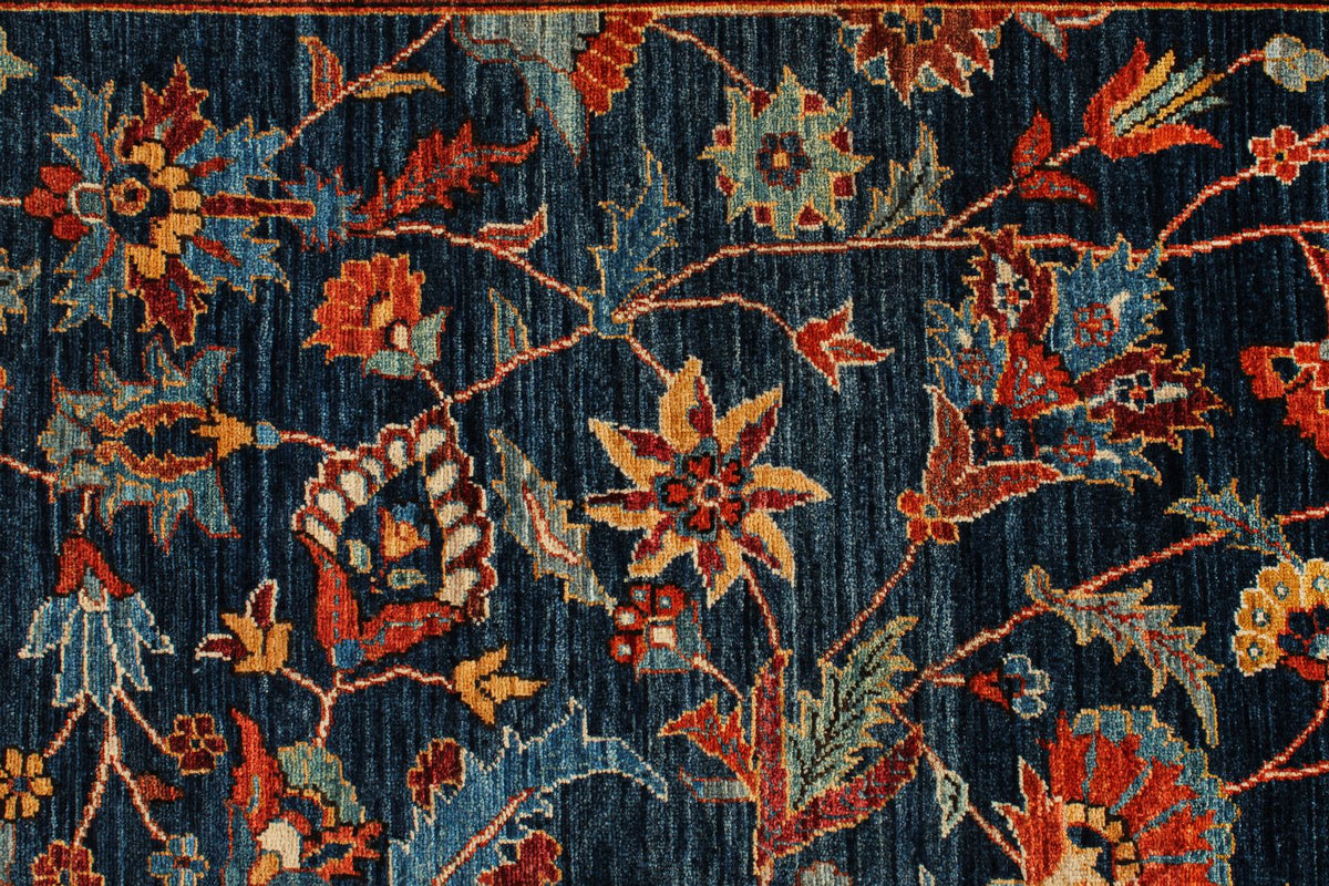 6x9 Navy and Blue Traditional Rug
