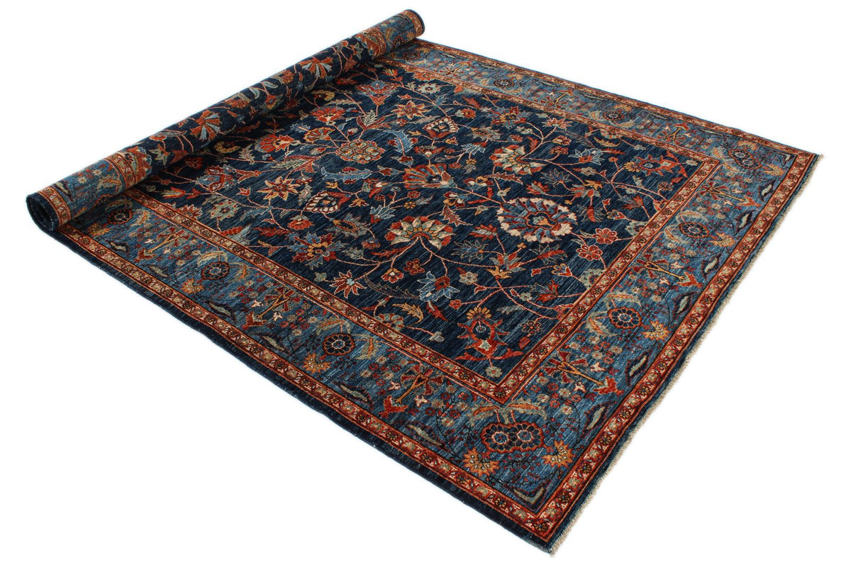 6x9 Navy and Blue Traditional Rug