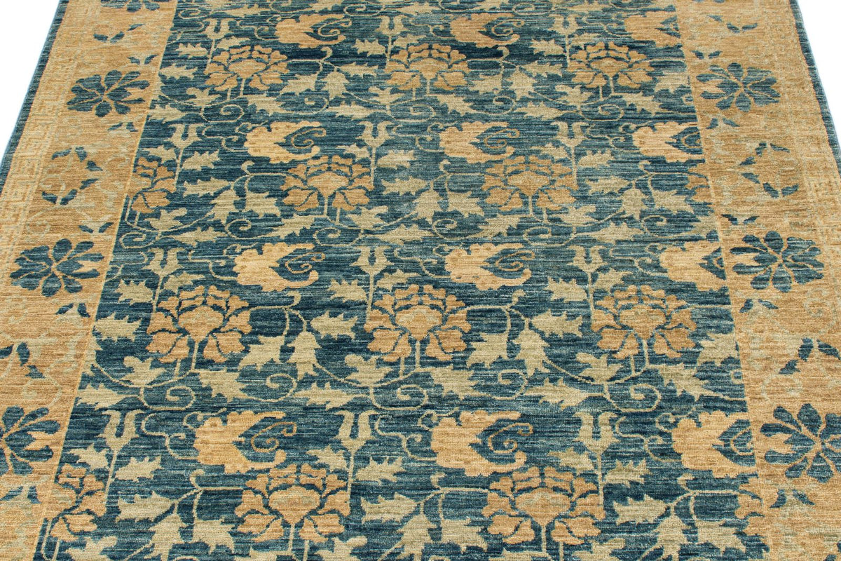 5x7 Blue and Ivory Traditional Rug