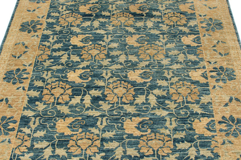 5x7 Blue and Ivory Traditional Rug