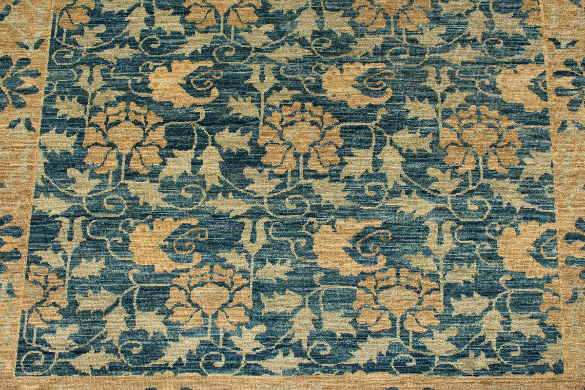 5x7 Blue and Ivory Traditional Rug