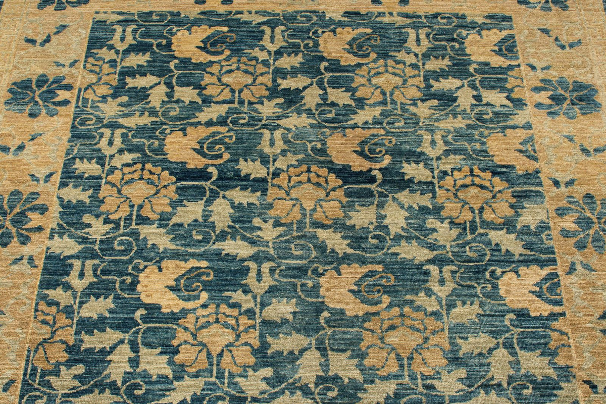 5x7 Blue and Ivory Traditional Rug