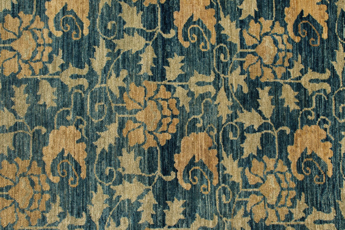 5x7 Blue and Ivory Traditional Rug